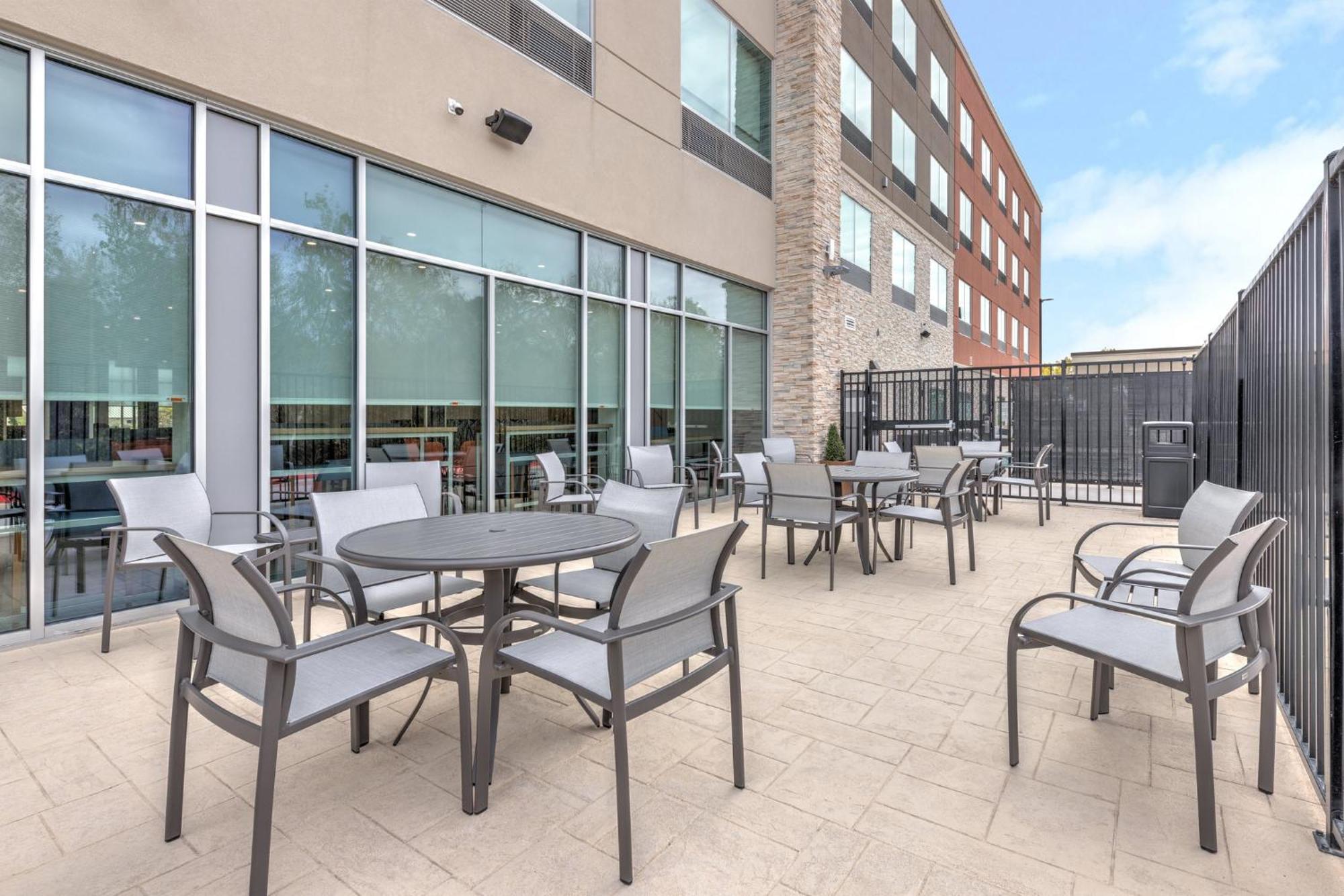 Holiday Inn Express & Suites Austin Airport East By Ihg Eksteriør bilde