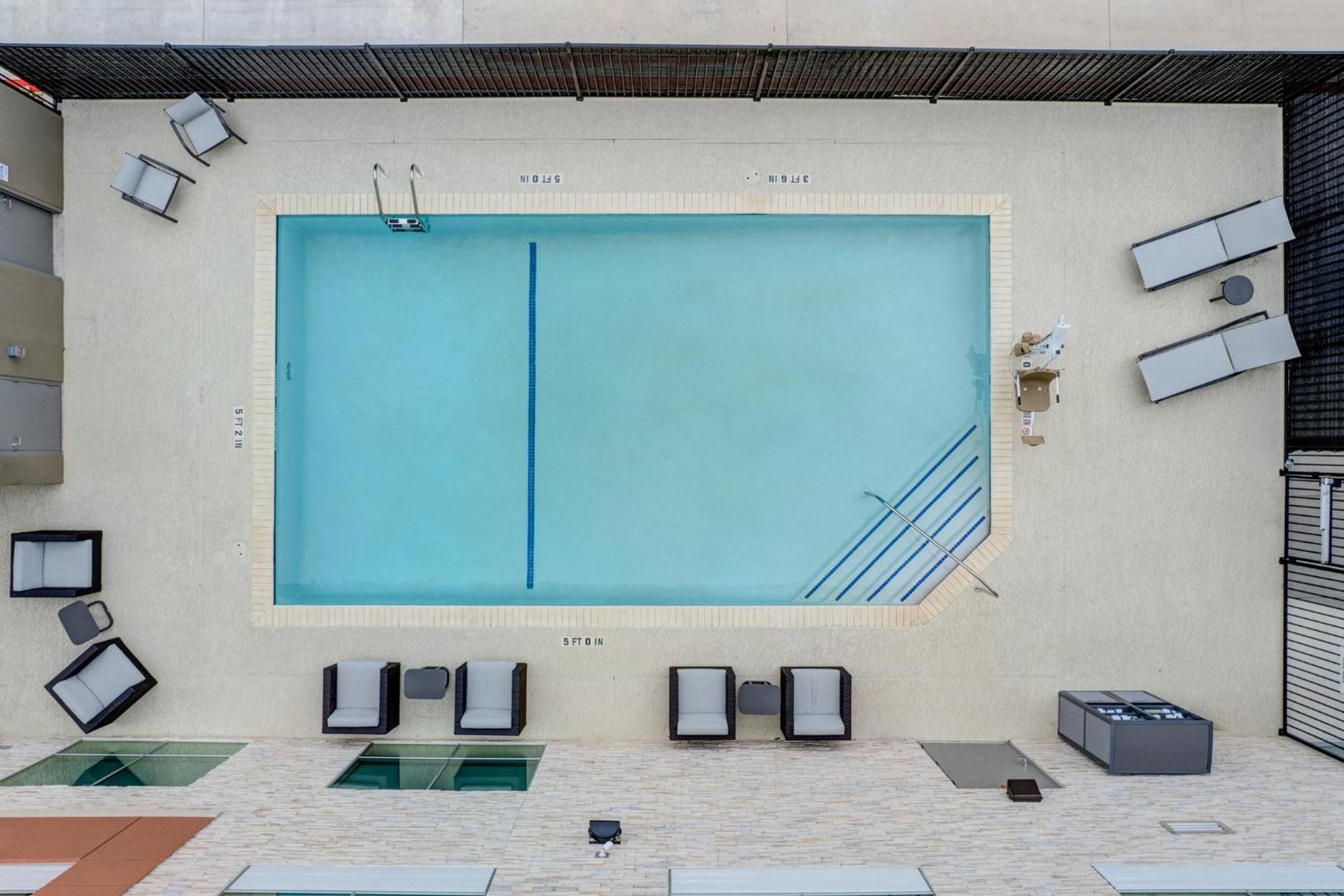 Holiday Inn Express & Suites Austin Airport East By Ihg Eksteriør bilde