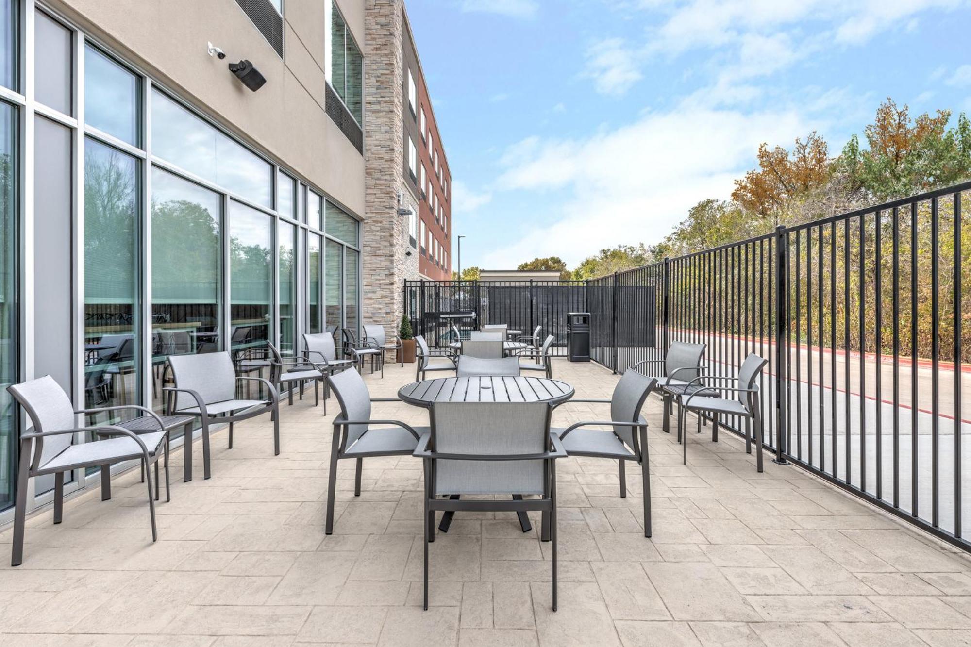 Holiday Inn Express & Suites Austin Airport East By Ihg Eksteriør bilde