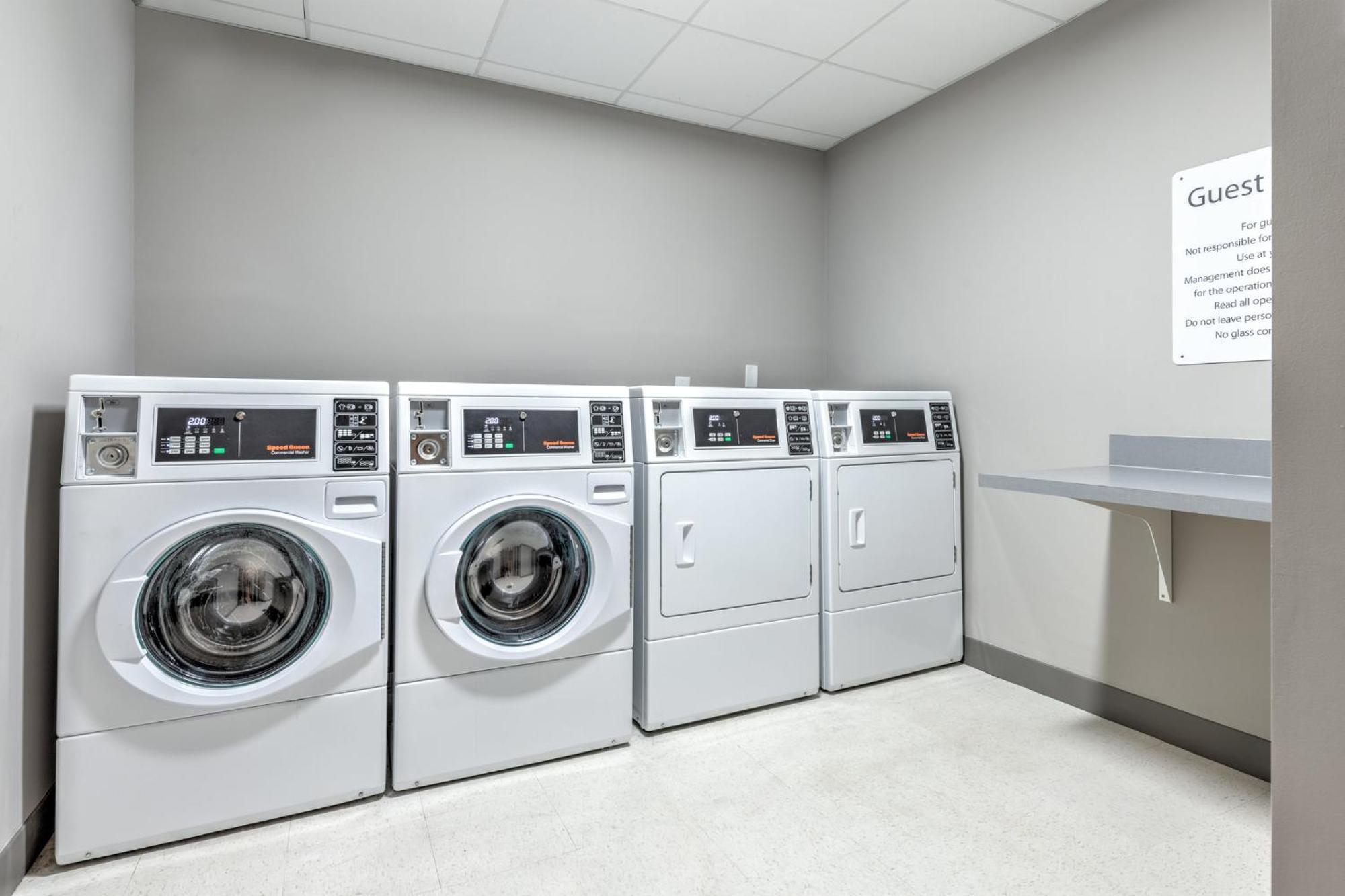 Holiday Inn Express & Suites Austin Airport East By Ihg Eksteriør bilde