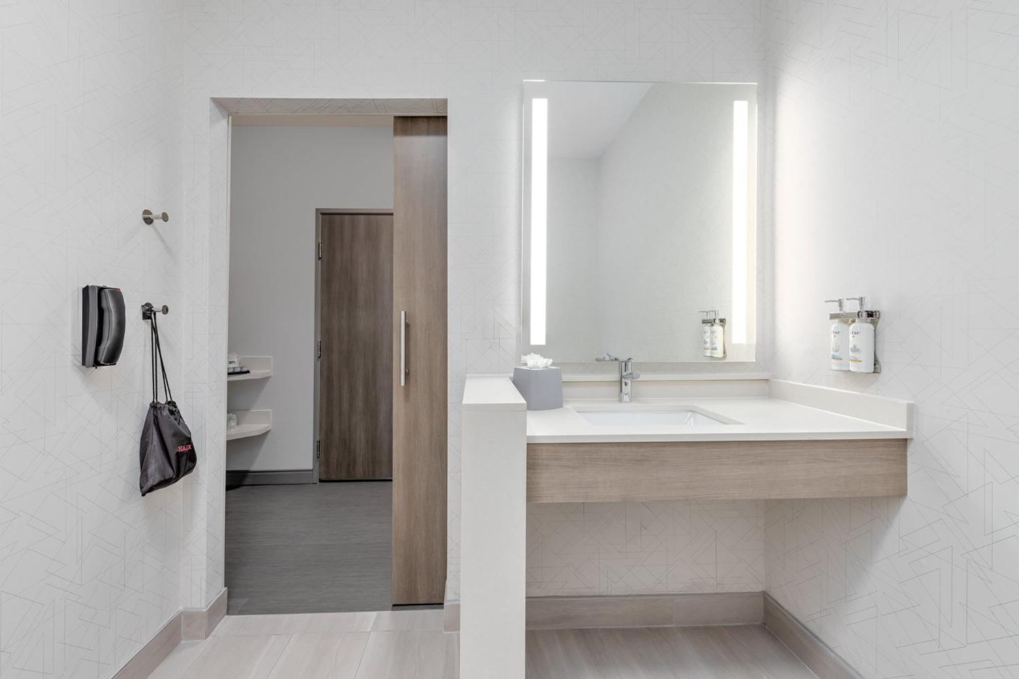 Holiday Inn Express & Suites Austin Airport East By Ihg Eksteriør bilde